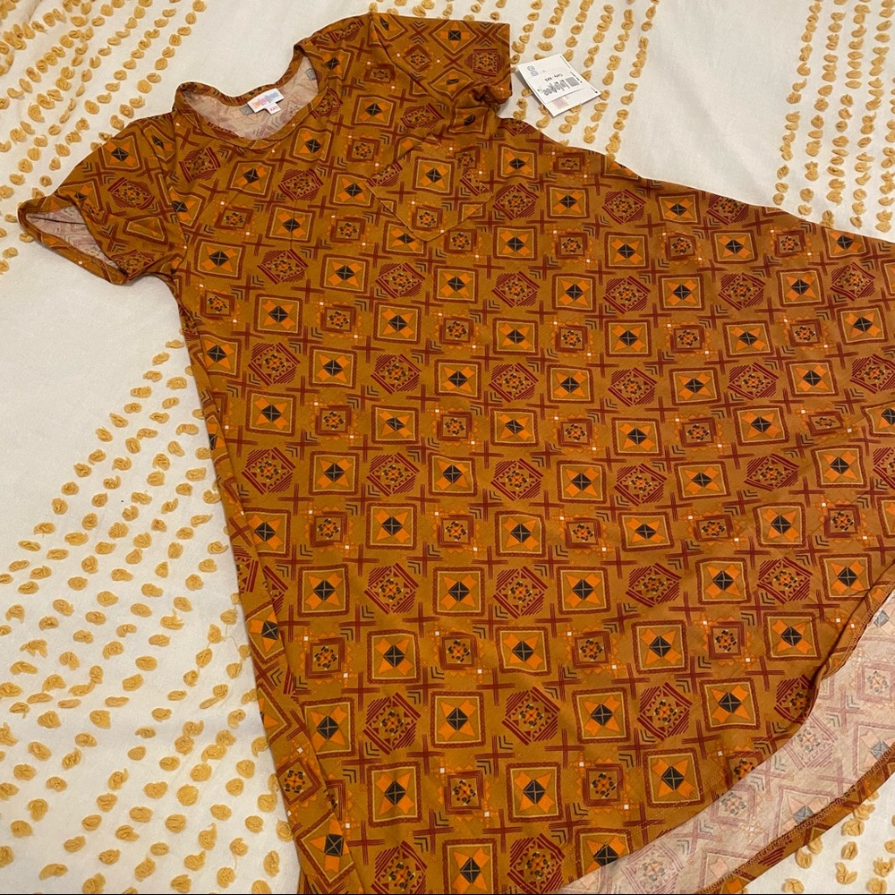 NWT LuLaroe Carly Swing Dress Size XXS pattern design